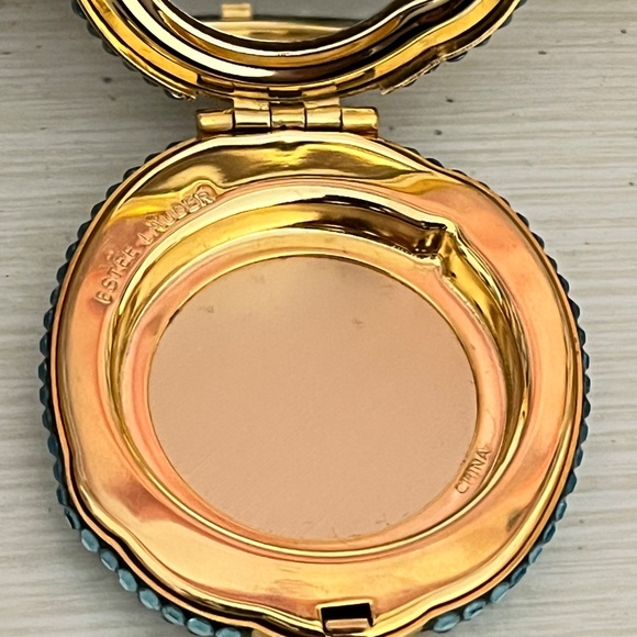 Estee Lauder compacts lot - Picture 7 of 12
